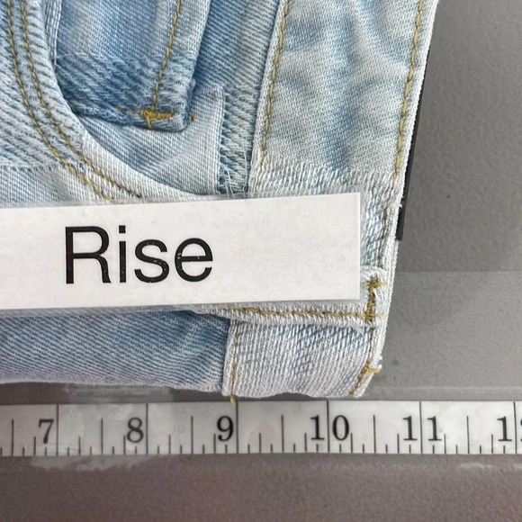 Blank NYC Shorts NWT The Barrow Shorts Patchwork Denim Blue Size 25 - Picture 9 of 9